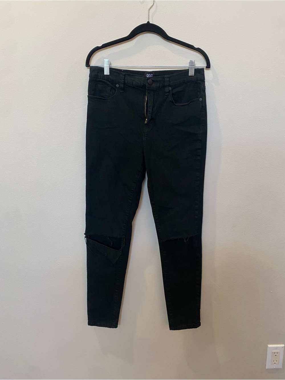 BDG Twig High-Rise Black Skinny Jeans with Distressed Knee Slits